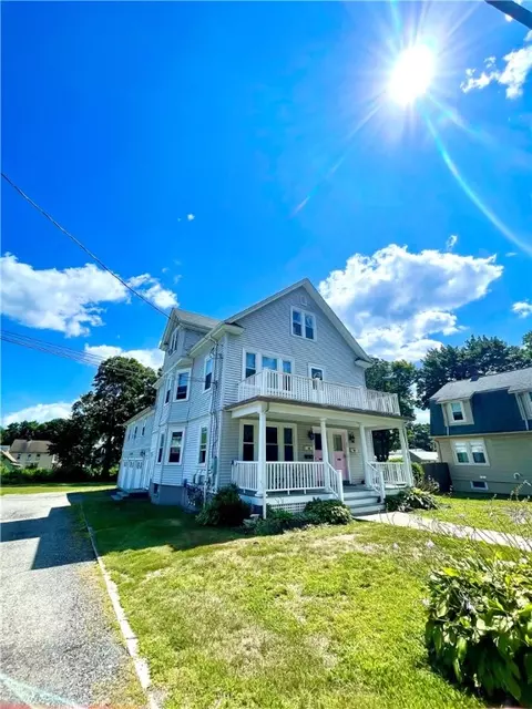 20 North St, Warwick, RI 02886