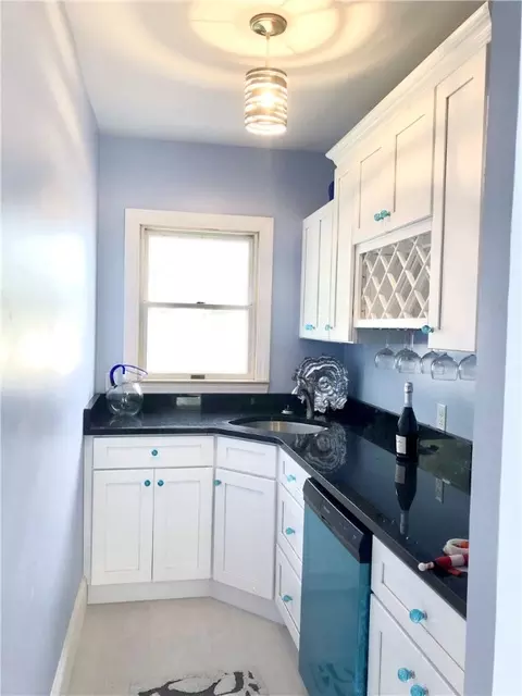 20 North St, Warwick, RI 02886 photo 2