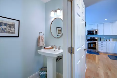 Bath - 406 Corey Ln, Middletown, RI 02842 photo 1 of 4
