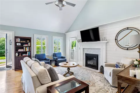 Living - 406 Corey Ln, Middletown, RI 02842 photo 2 of 2