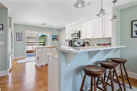 Kitchen - 406 Corey Ln, Middletown, RI 02842 photo 2 of 3