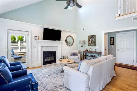 Living - 406 Corey Ln, Middletown, RI 02842 photo 1 of 2