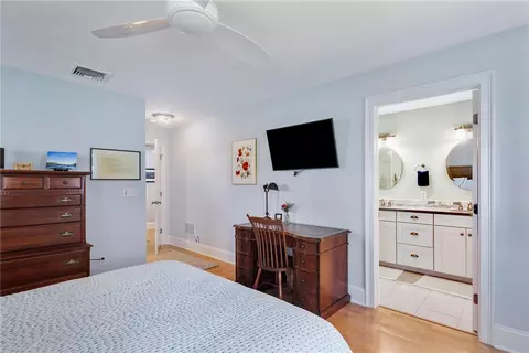 Bedroom - 406 Corey Ln, Middletown, RI 02842 photo 2 of 5