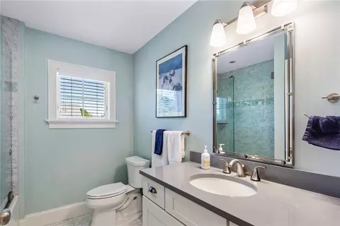 Bath - 406 Corey Ln, Middletown, RI 02842 photo 4 of 4