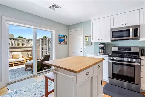 Kitchen - 406 Corey Ln, Middletown, RI 02842 photo 3 of 3