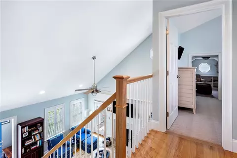 Entry Way - 406 Corey Ln, Middletown, RI 02842 photo 2 of 2