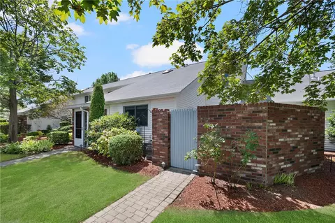 Exterior - 933 Williamsburg Cir, Warwick, RI 02886 photo 2 of 10