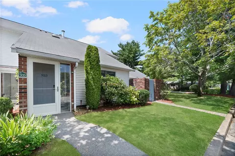 Exterior - 933 Williamsburg Cir, Warwick, RI 02886 photo 3 of 10