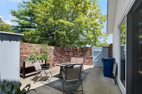 Exterior - 933 Williamsburg Cir, Warwick, RI 02886 photo 5 of 10