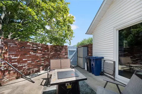 Exterior - 933 Williamsburg Cir, Warwick, RI 02886 photo 4 of 10