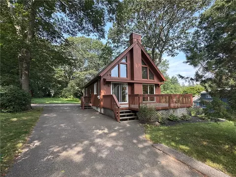 3 Ledgewood Dr, Westerly, RI 02891 photo 2