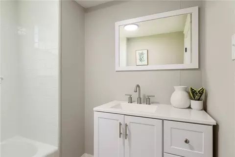 Bath - 40 Lima St, Warwick, RI 02889 photo 1 of 2