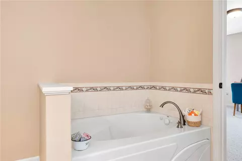Bath - 14 Piezzo Dr, Westerly, RI 02891 photo 2 of 5