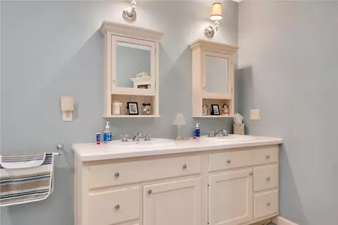 Bath - 14 Piezzo Dr, Westerly, RI 02891 photo 4 of 5