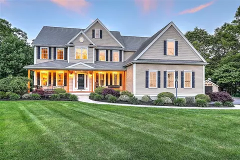 19 Mulberry Ln, Franklin, MA 02038
