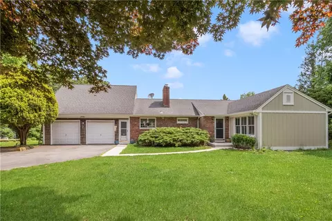 634 Black Point Ln, Portsmouth, RI 02871