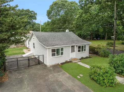 3 Sheffield St, Warwick, RI 02889
