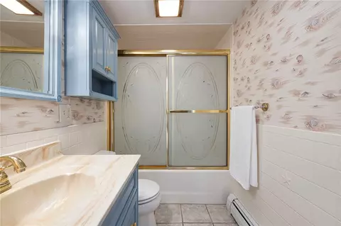 Bath - 3 Sheffield St, Warwick, RI 02889 photo 2 of 2