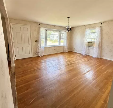 Living - 86 Hasley Rd, Woonsocket, RI 02895 photo 1 of 3
