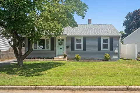 25 Elmcrest Dr, Pawtucket, RI 02861