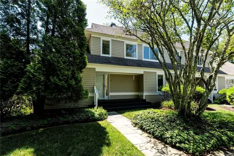 4 Polo Club Rd, Narragansett, RI 02882