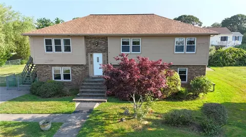 16 Newport Ln, Narragansett, RI 02882