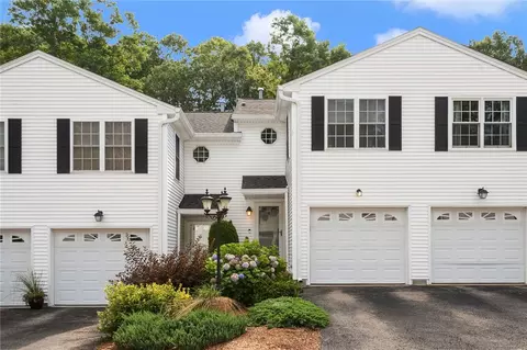 450 Providence St #27, West Warwick, RI 02893