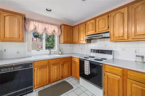 154 Chapmans Ave, Warwick, RI 02886 photo 18
