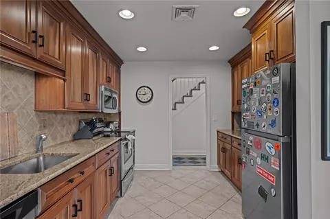 Kitchen - 109 Corey Ln, Middletown, RI 02842 photo 2 of 3