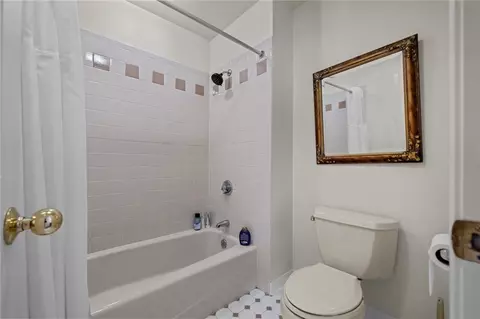 Bath - 109 Corey Ln, Middletown, RI 02842 photo 2 of 5