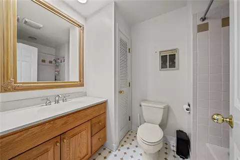 Bath - 109 Corey Ln, Middletown, RI 02842 photo 3 of 5