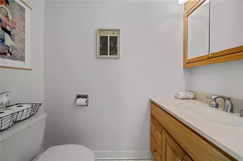 Bath - 109 Corey Ln, Middletown, RI 02842 photo 5 of 5