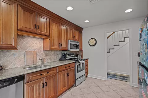 Kitchen - 109 Corey Ln, Middletown, RI 02842 photo 3 of 3