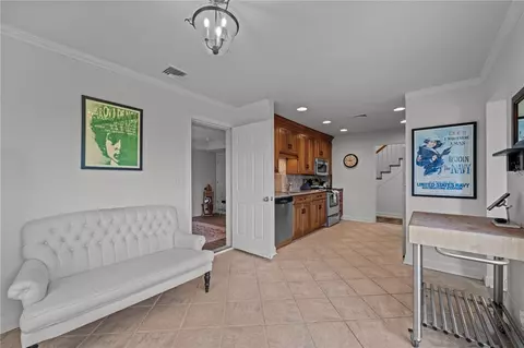 Entry Way - 109 Corey Ln, Middletown, RI 02842 photo 5 of 8