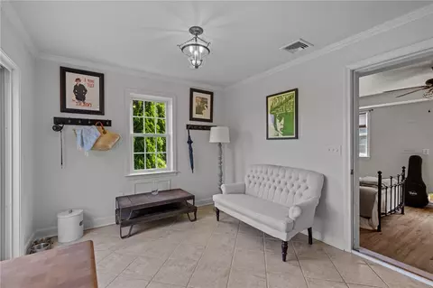 Entry Way - 109 Corey Ln, Middletown, RI 02842 photo 4 of 8
