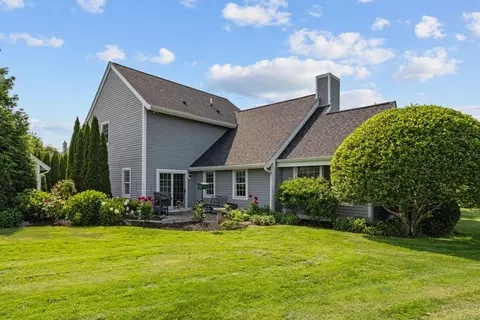 109 Corey Ln, Middletown, RI 02842