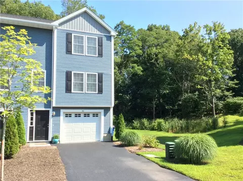 46 Stone Bridge Dr, South Kingstown, RI 02879