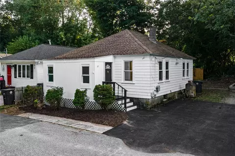 55 Arizona St, Coventry, RI 02816