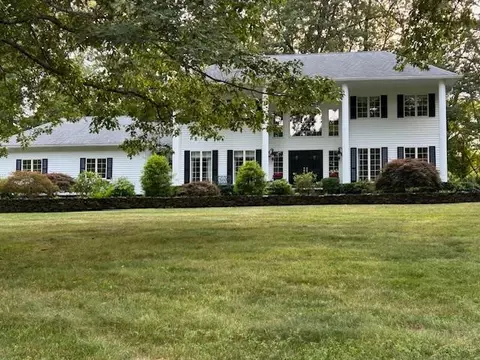 255 Beechwood Dr, Cranston, RI 02921