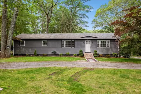 226 Quaker Ln, Scituate, RI 02857