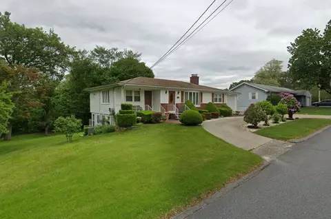 3 Ostend St, Johnston, RI 02919