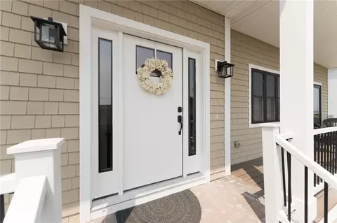 41 Burnett Rd, Warwick, RI 02889 photo 2