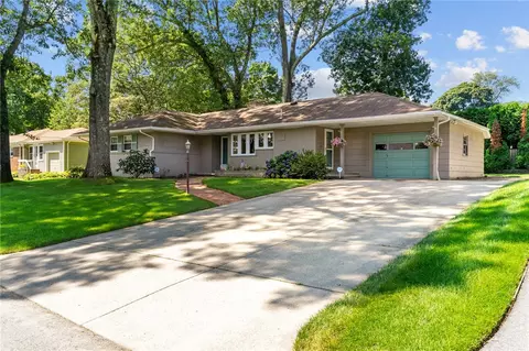 220 Deerfield Rd, Cranston, RI 02920