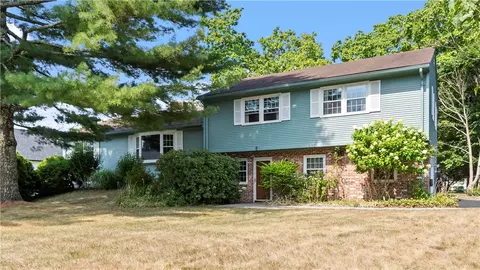 5 Fishing Cove Rd, North Kingstown, RI 02852