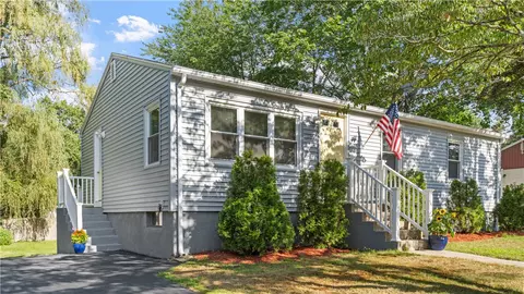 25 Douglas Cir, Greenville, RI 02828