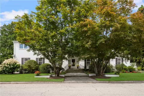 5 Barbour Dr, Providence, RI 02906