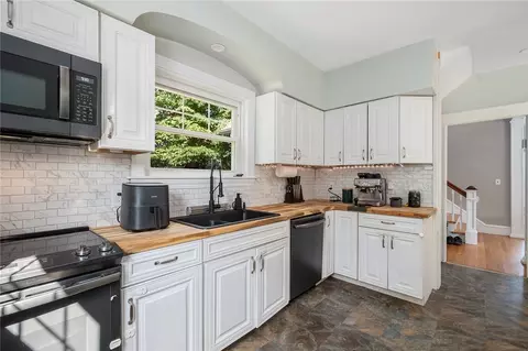 177 Gaskill St, Woonsocket, RI 02895 photo 3