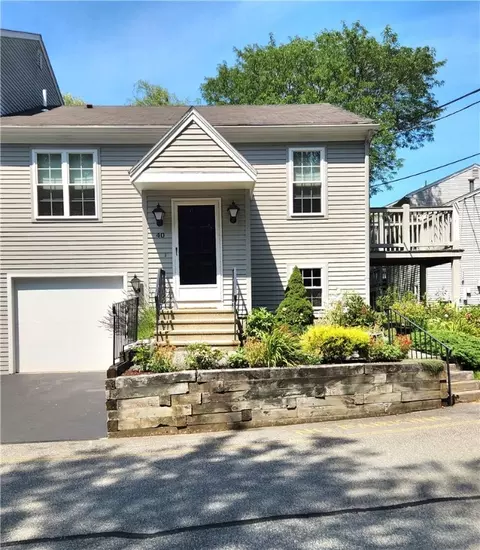 565 Quaker Ln #40, West Warwick, RI 02893