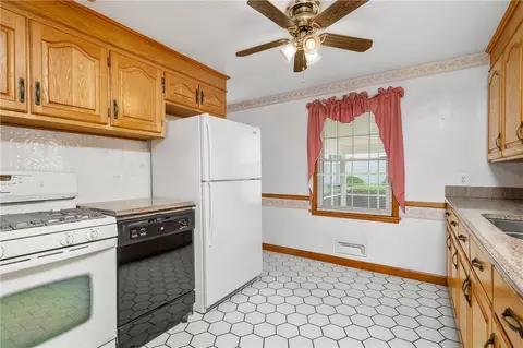165 Patton Rd, Woonsocket, RI 02895 photo 5