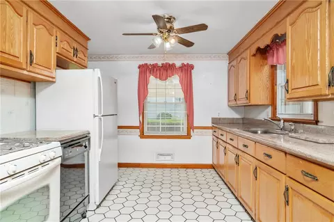 165 Patton Rd, Woonsocket, RI 02895 photo 4